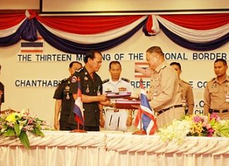 Thai Vice Adm. Pongsak Pooriroj and Cambodian Adm. Kaew Samual agree to cooperate on economics and border stability.